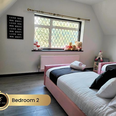 4 Bedroom House, Heathrow Airport, Luxe Inn Colnbrook Buitenkant foto