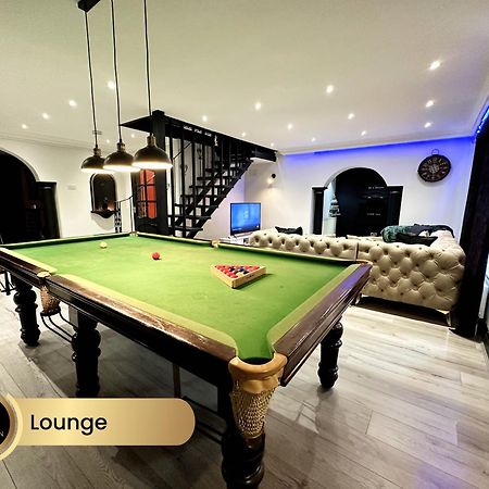 4 Bedroom House, Heathrow Airport, Luxe Inn Colnbrook Buitenkant foto