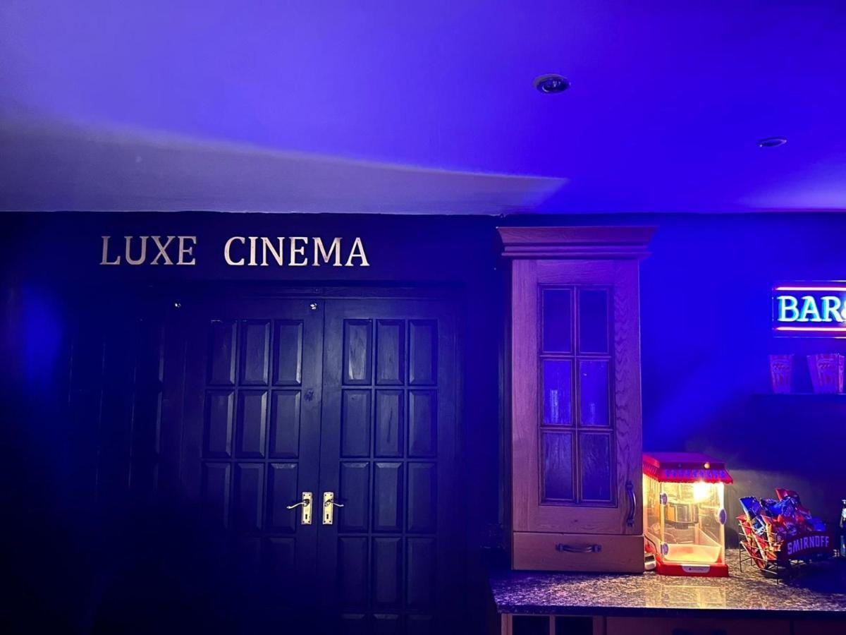 4 Bedroom House, Heathrow Airport, Luxe Inn Colnbrook Buitenkant foto