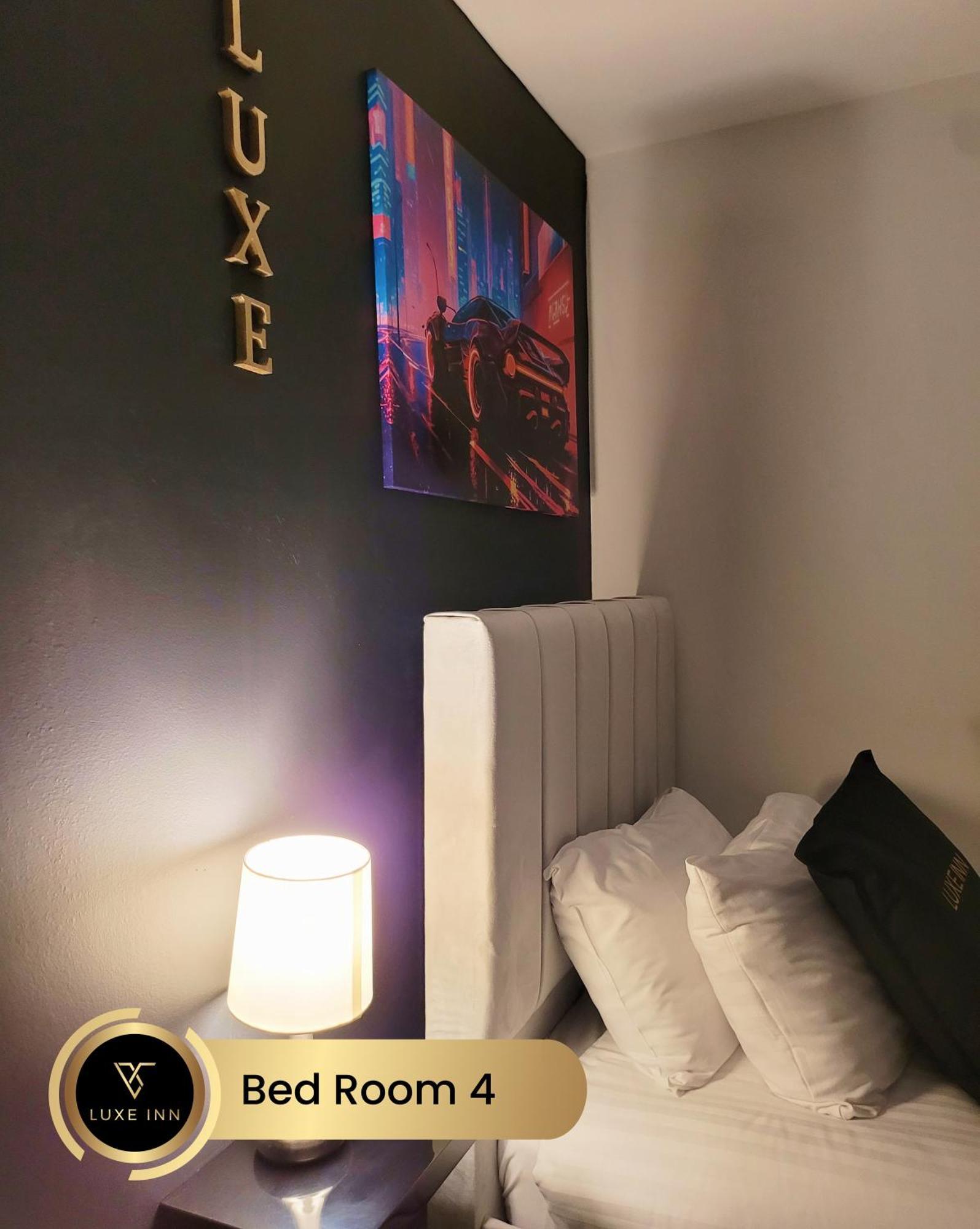 4 Bedroom House, Heathrow Airport, Luxe Inn Colnbrook Buitenkant foto