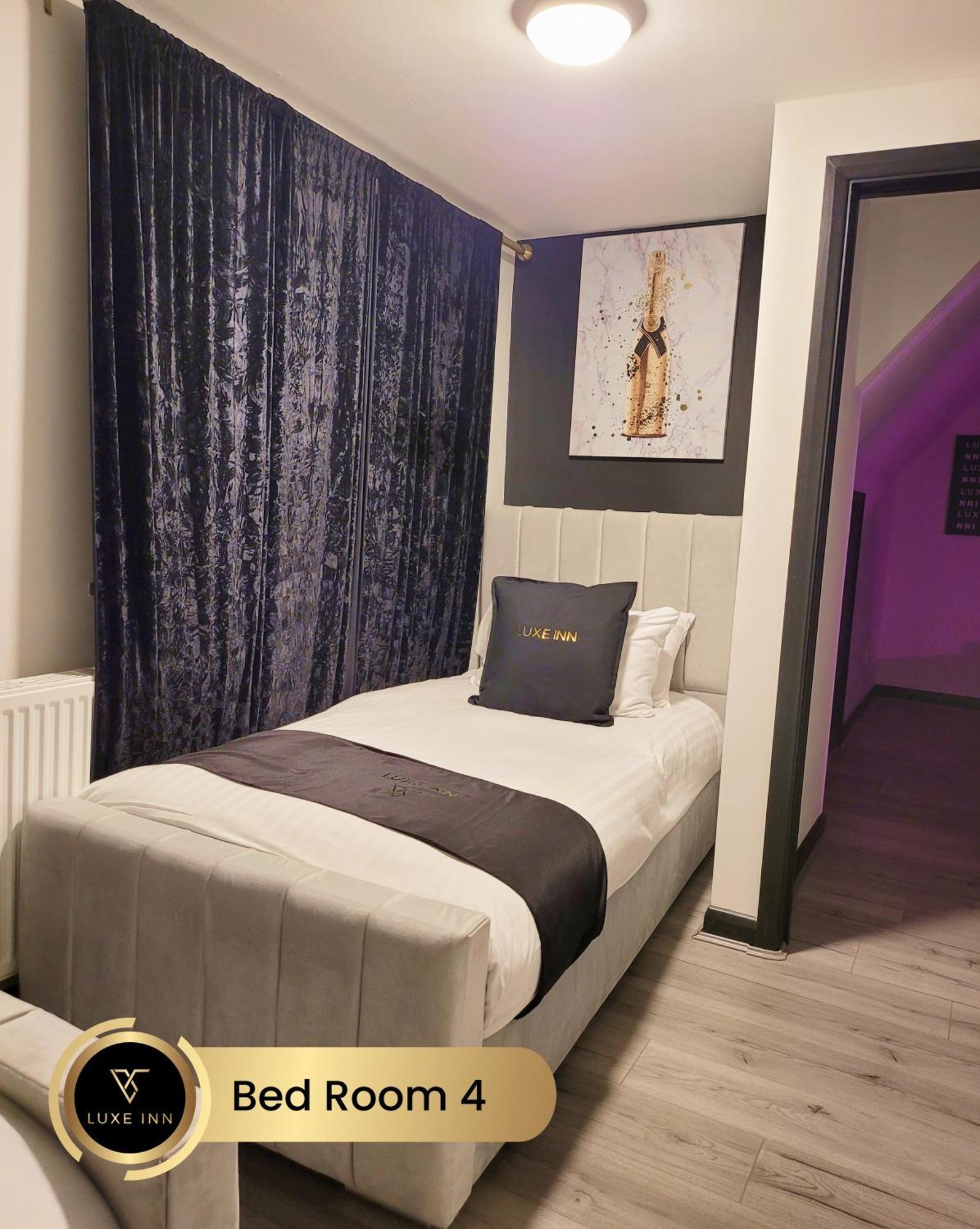 4 Bedroom House, Heathrow Airport, Luxe Inn Colnbrook Buitenkant foto