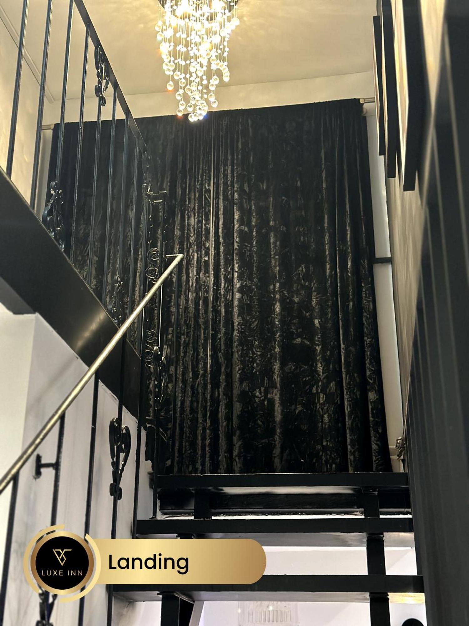 4 Bedroom House, Heathrow Airport, Luxe Inn Colnbrook Buitenkant foto