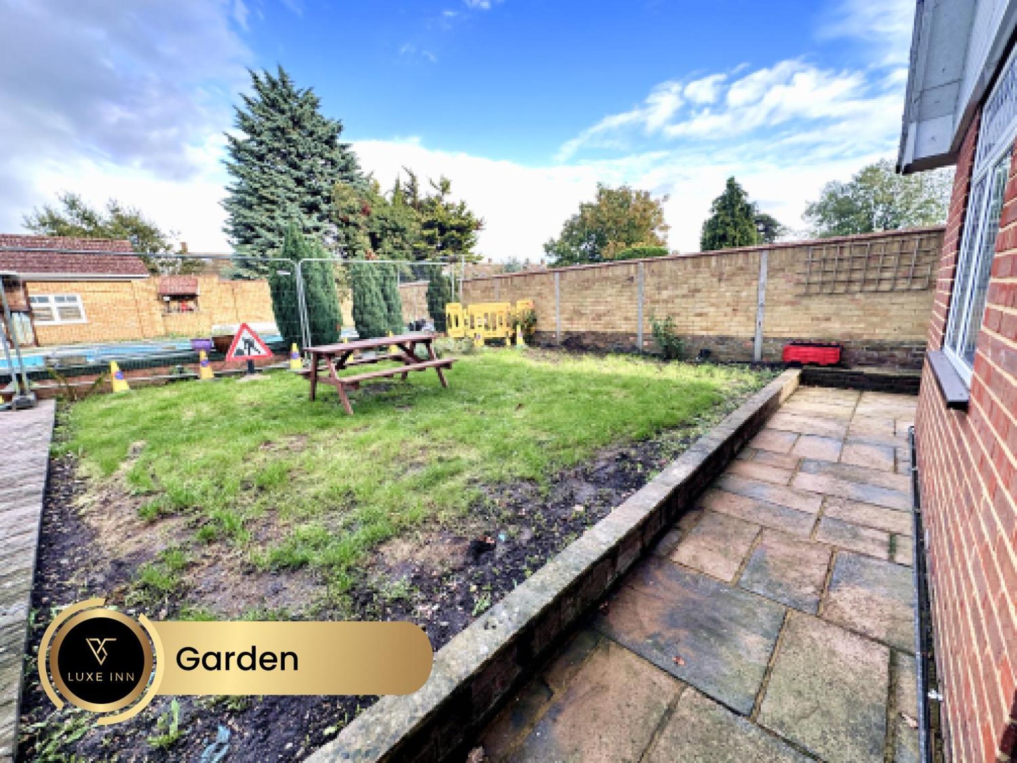 4 Bedroom House, Heathrow Airport, Luxe Inn Colnbrook Buitenkant foto