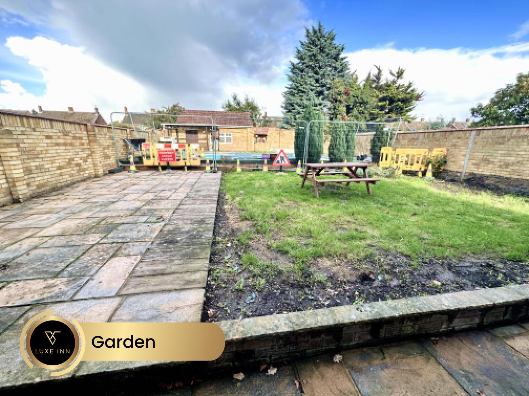 4 Bedroom House, Heathrow Airport, Luxe Inn Colnbrook Buitenkant foto