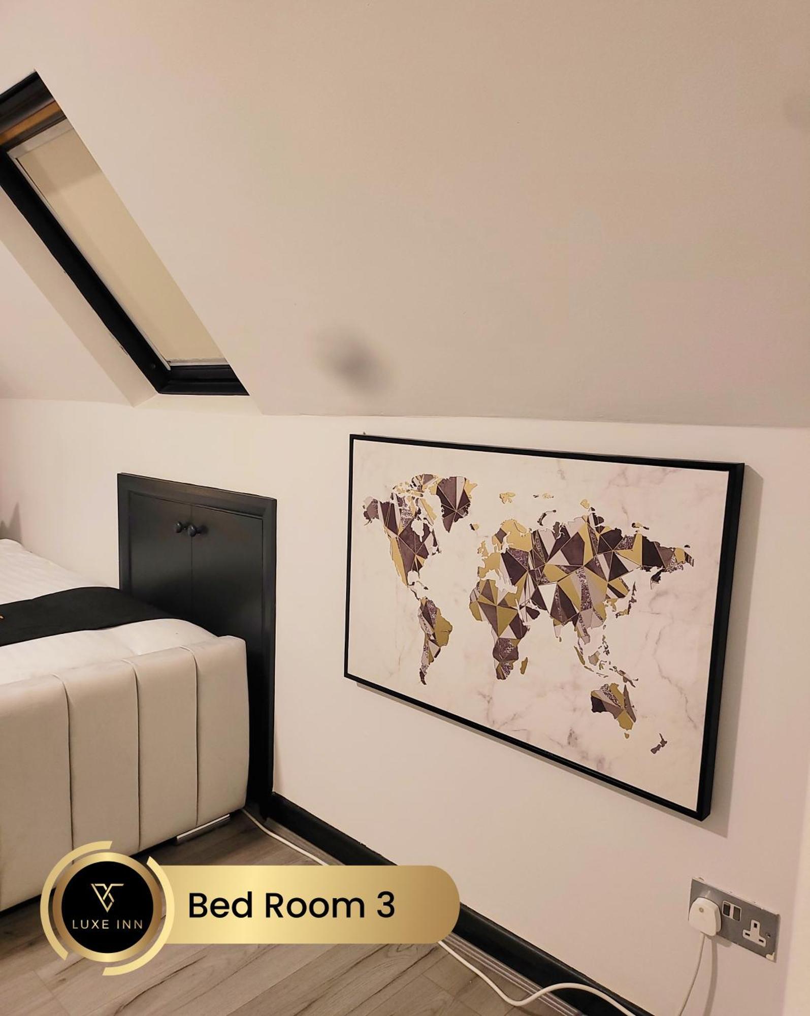 4 Bedroom House, Heathrow Airport, Luxe Inn Colnbrook Buitenkant foto
