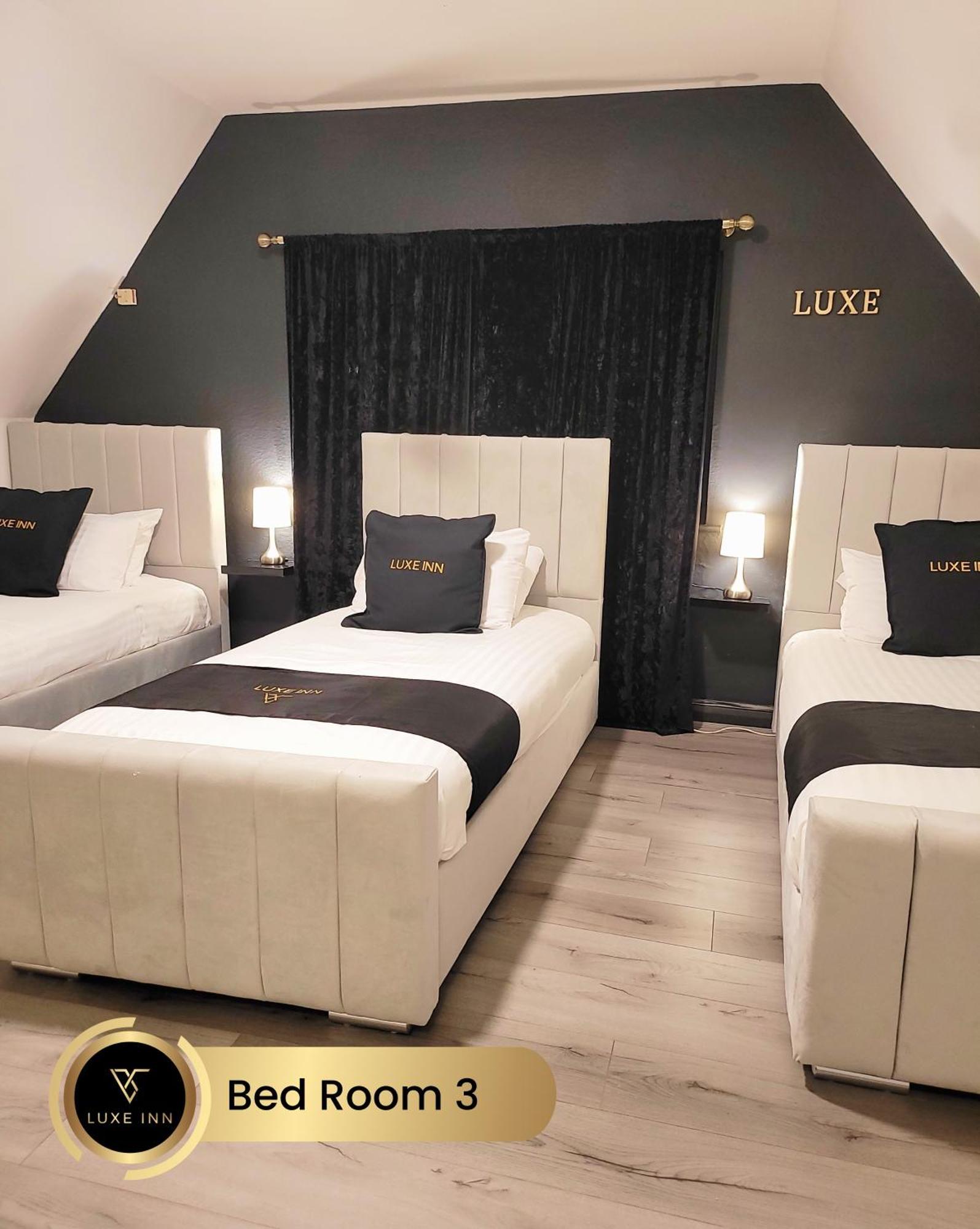 4 Bedroom House, Heathrow Airport, Luxe Inn Colnbrook Buitenkant foto