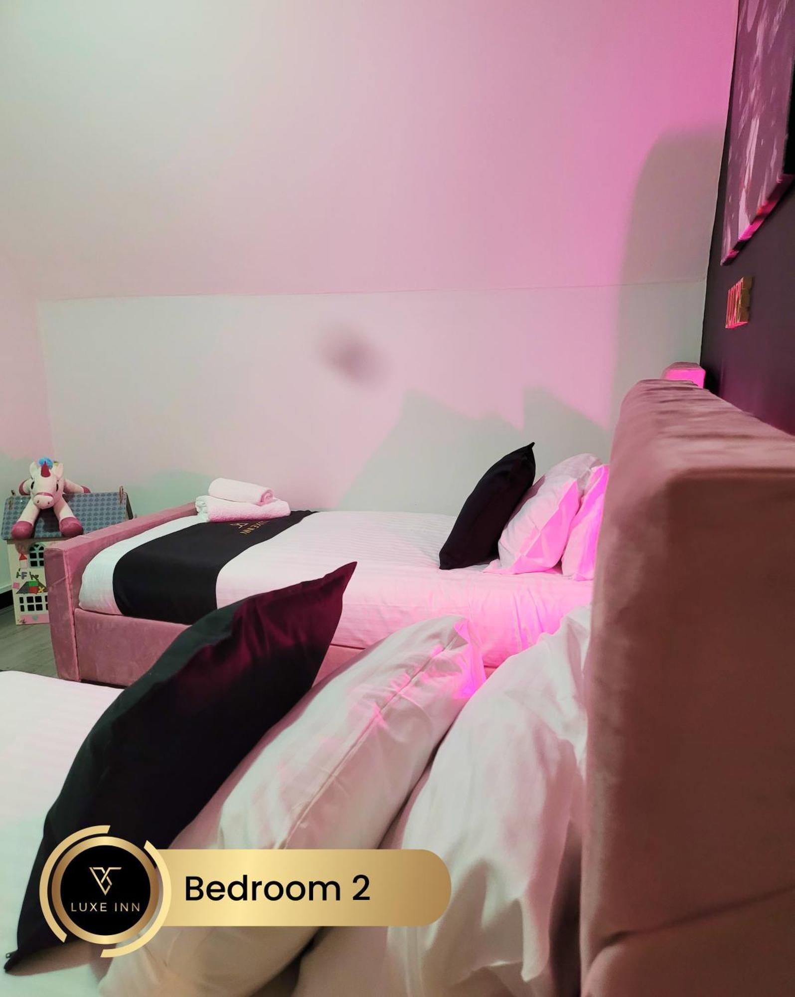 4 Bedroom House, Heathrow Airport, Luxe Inn Colnbrook Buitenkant foto