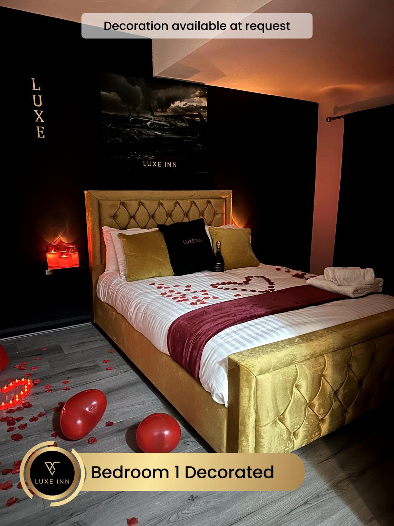 4 Bedroom House, Heathrow Airport, Luxe Inn Colnbrook Buitenkant foto