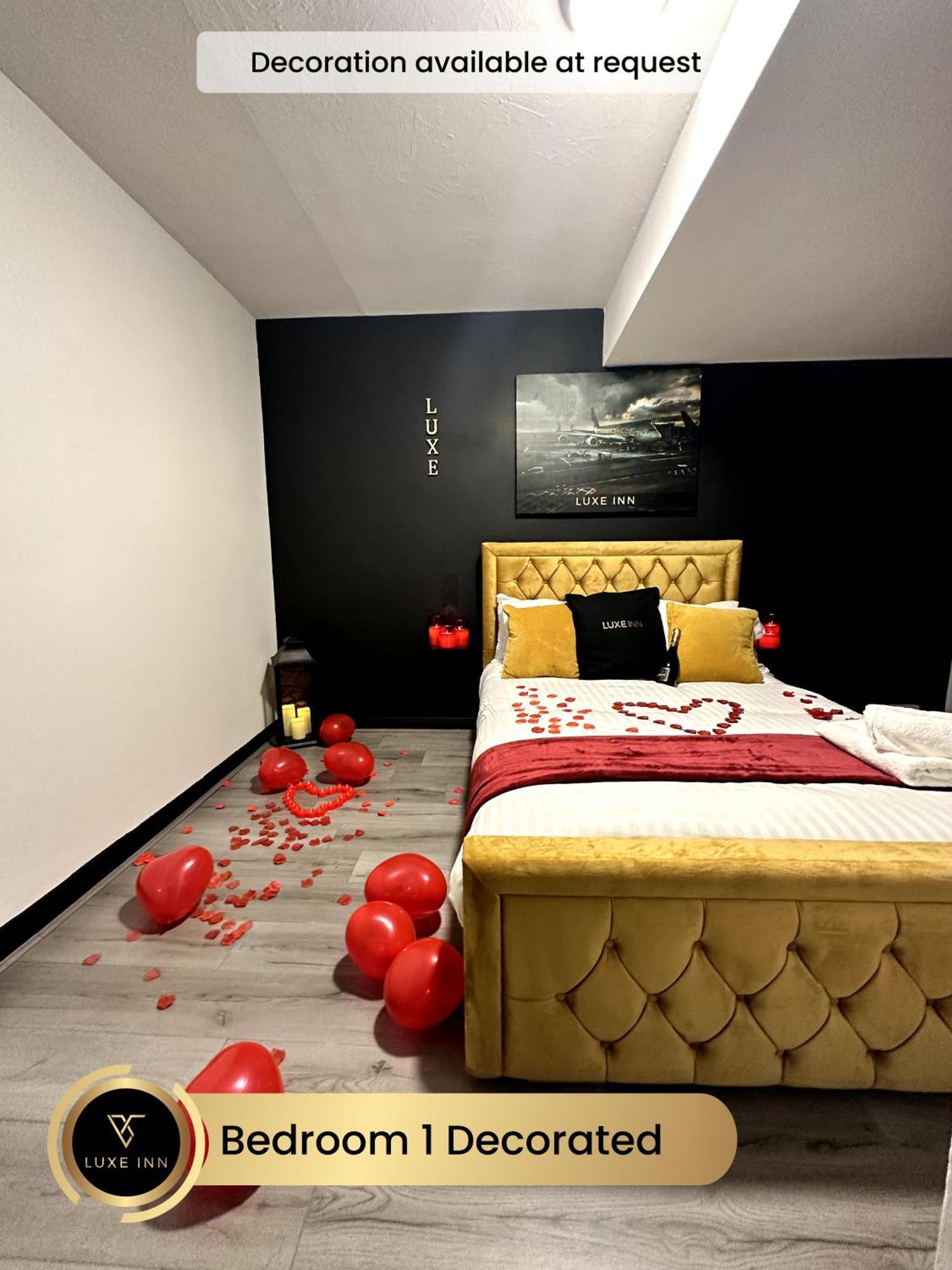 4 Bedroom House, Heathrow Airport, Luxe Inn Colnbrook Buitenkant foto