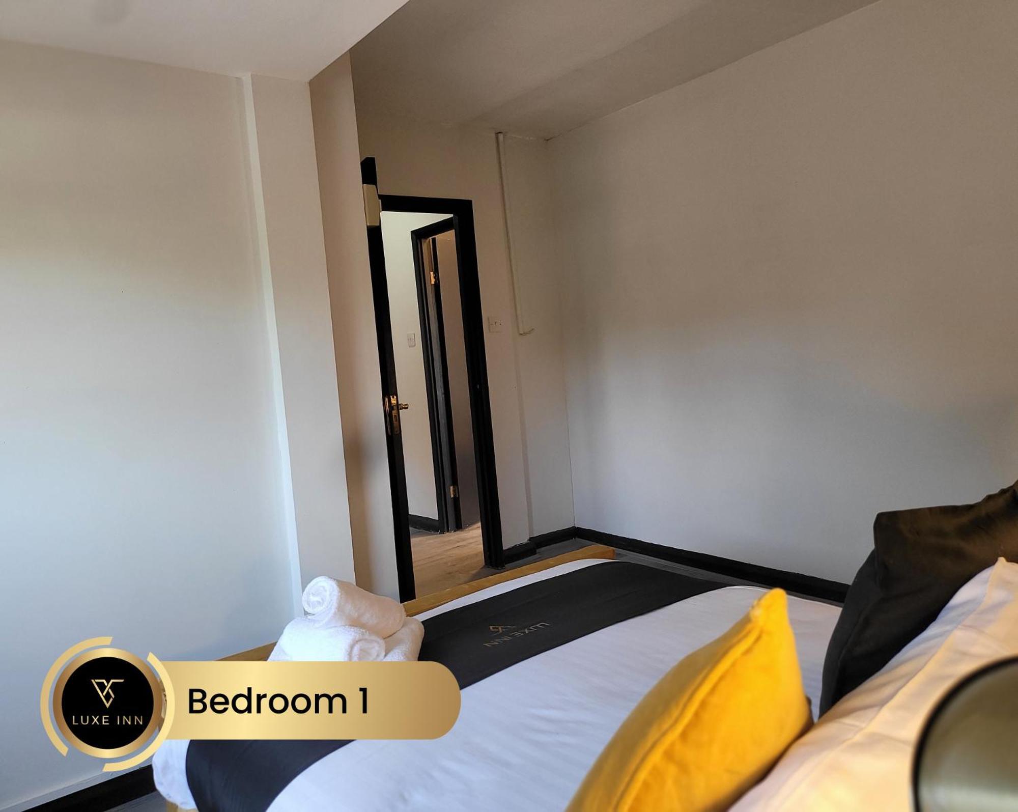 4 Bedroom House, Heathrow Airport, Luxe Inn Colnbrook Buitenkant foto