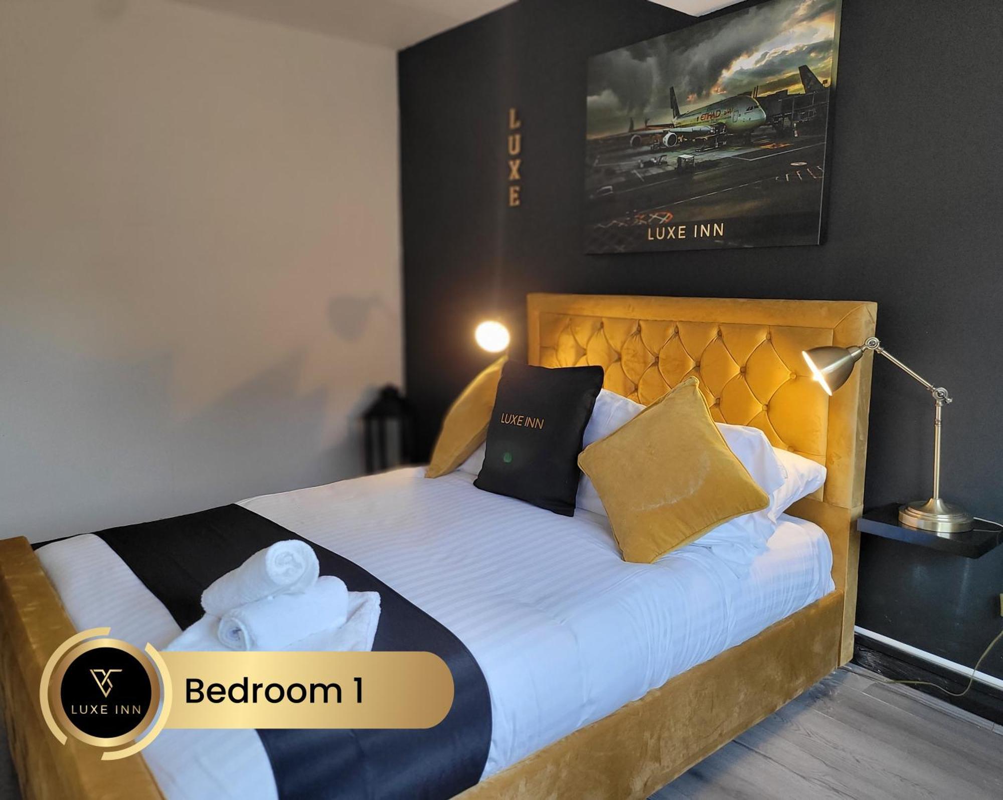 4 Bedroom House, Heathrow Airport, Luxe Inn Colnbrook Buitenkant foto