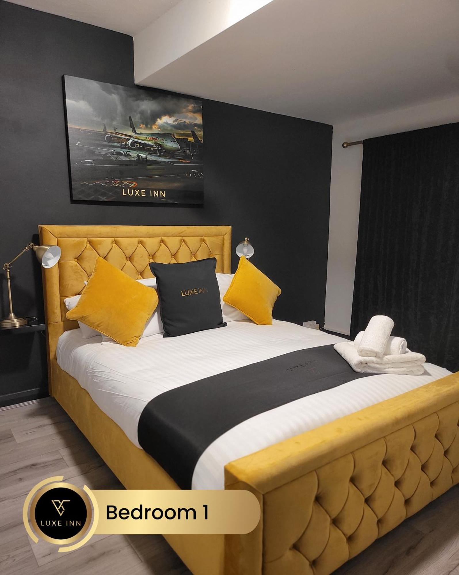 4 Bedroom House, Heathrow Airport, Luxe Inn Colnbrook Buitenkant foto