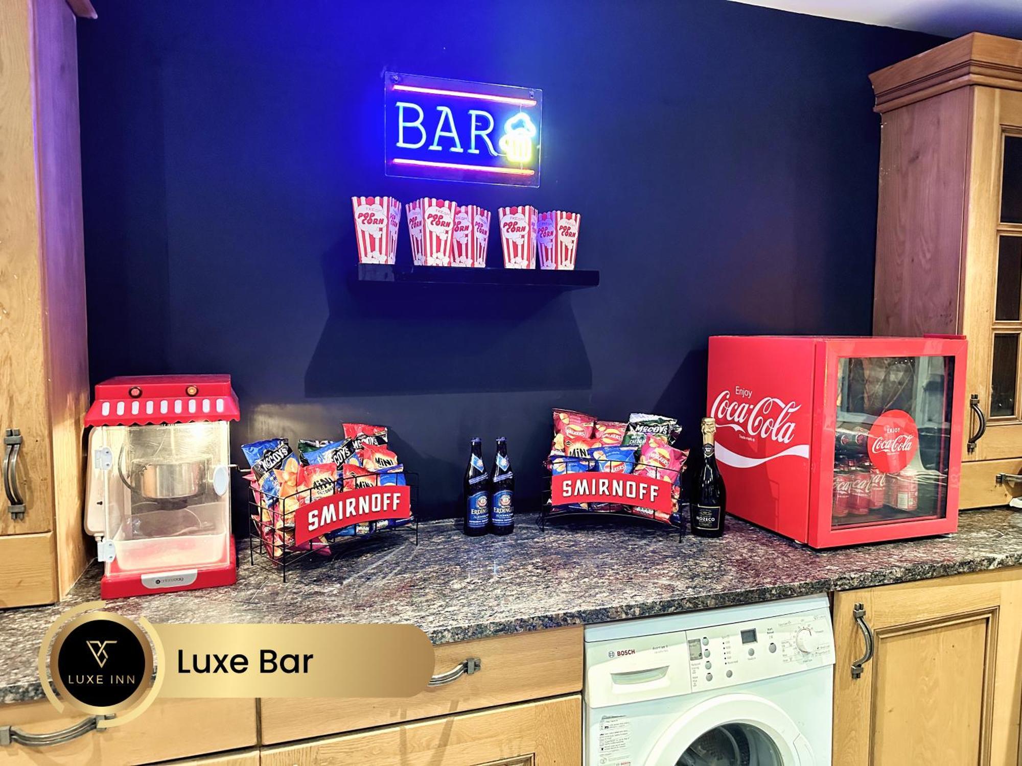 4 Bedroom House, Heathrow Airport, Luxe Inn Colnbrook Buitenkant foto