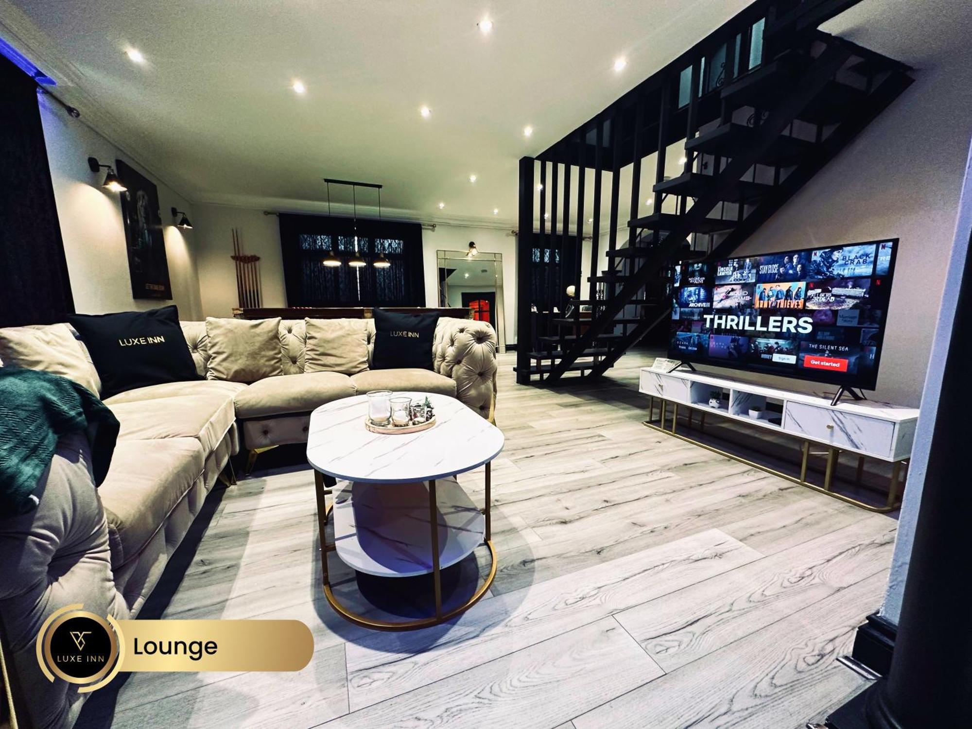 4 Bedroom House, Heathrow Airport, Luxe Inn Colnbrook Buitenkant foto
