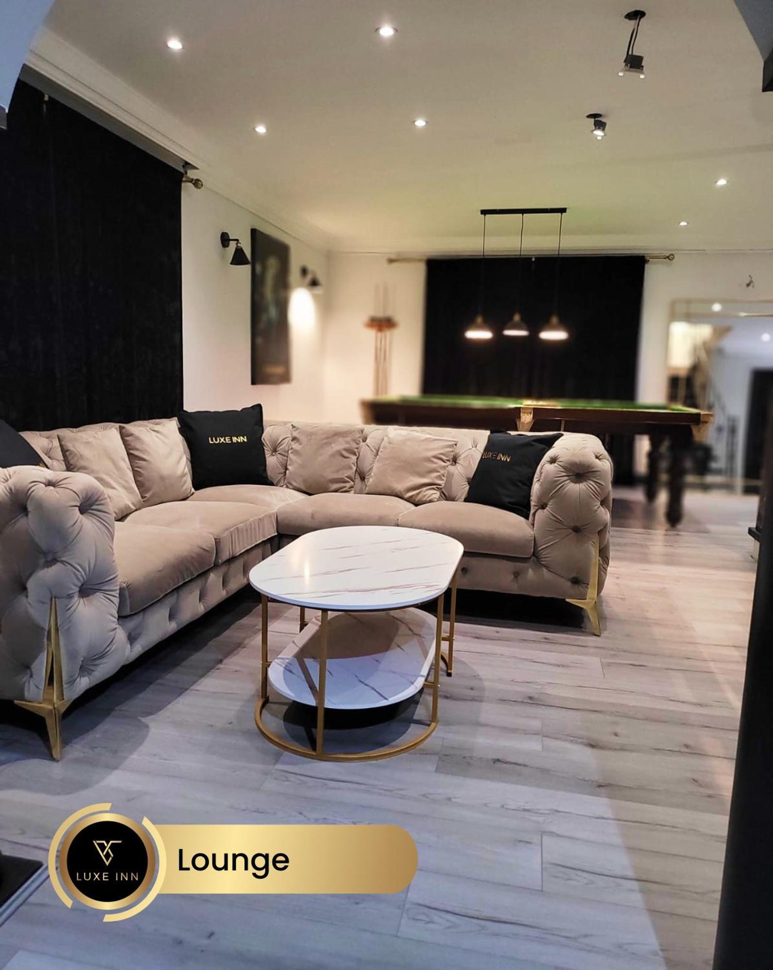 4 Bedroom House, Heathrow Airport, Luxe Inn Colnbrook Buitenkant foto