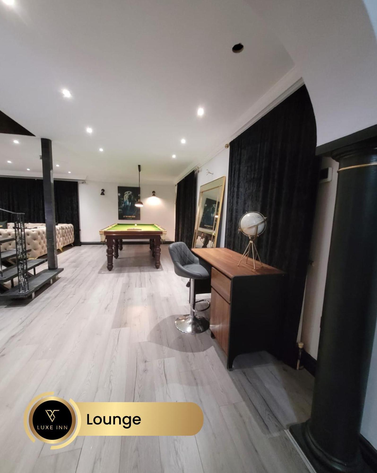 4 Bedroom House, Heathrow Airport, Luxe Inn Colnbrook Buitenkant foto