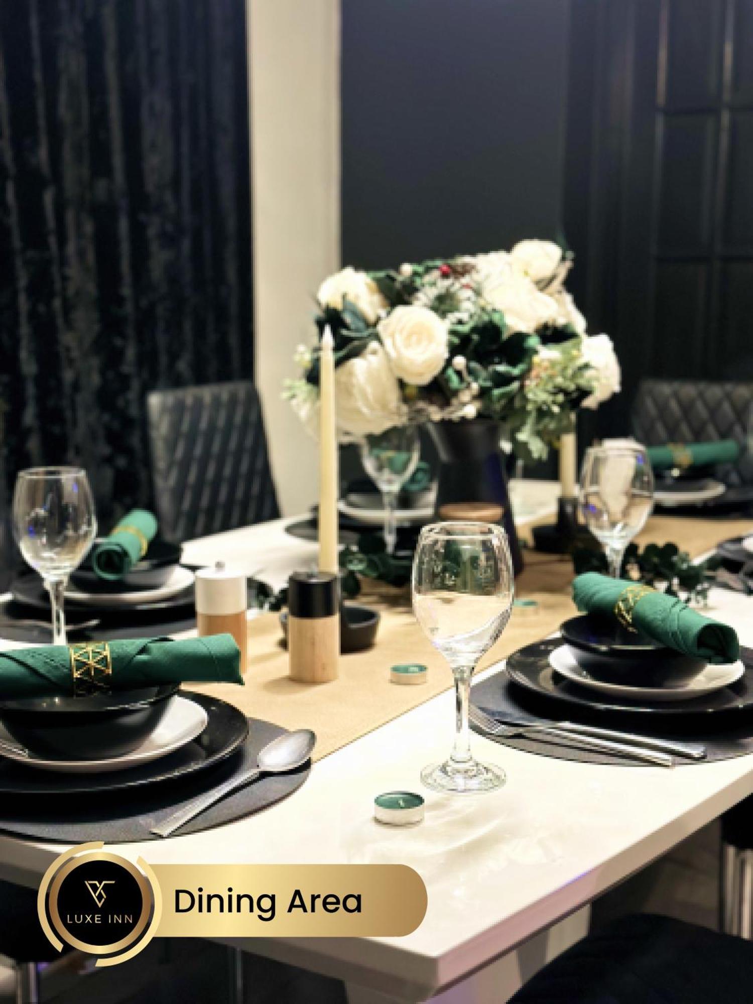 4 Bedroom House, Heathrow Airport, Luxe Inn Colnbrook Buitenkant foto