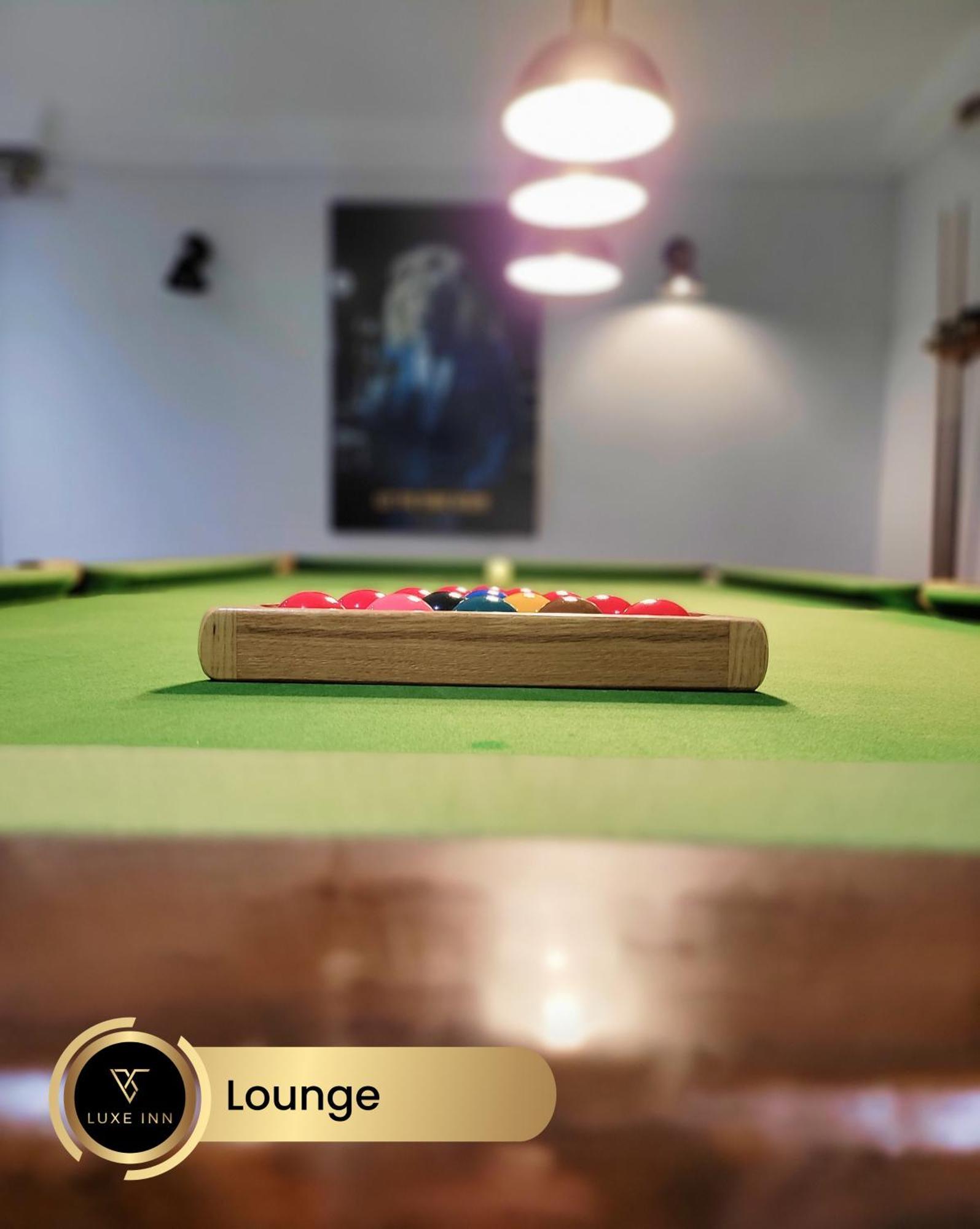 4 Bedroom House, Heathrow Airport, Luxe Inn Colnbrook Buitenkant foto