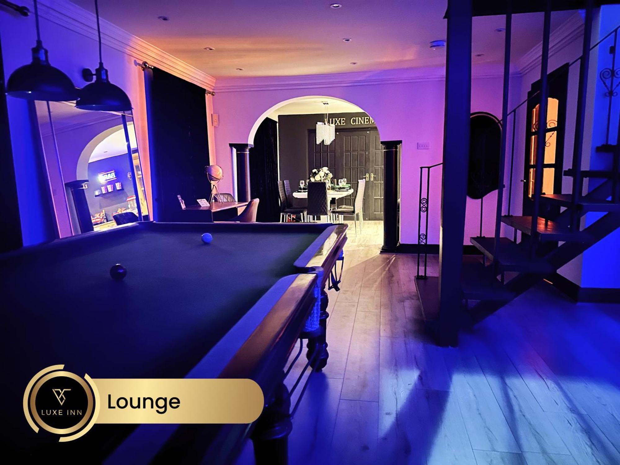 4 Bedroom House, Heathrow Airport, Luxe Inn Colnbrook Buitenkant foto