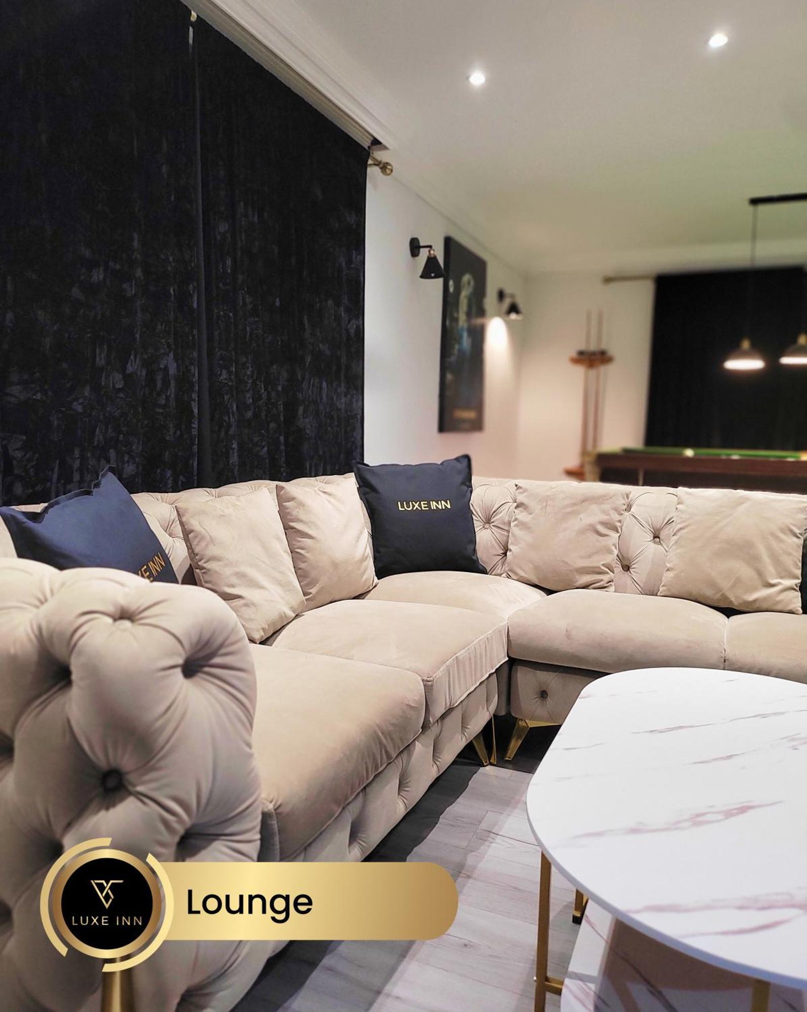4 Bedroom House, Heathrow Airport, Luxe Inn Colnbrook Buitenkant foto