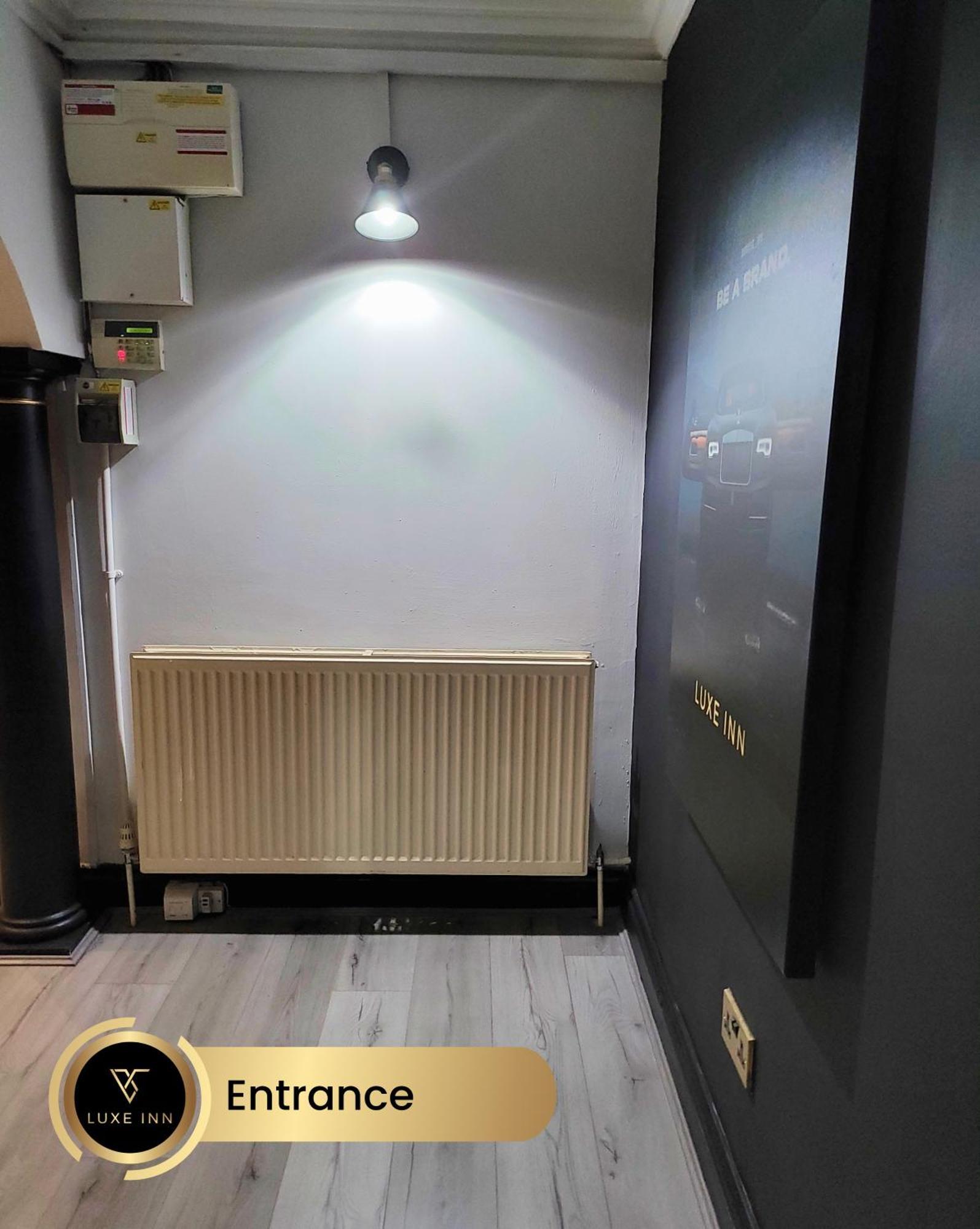 4 Bedroom House, Heathrow Airport, Luxe Inn Colnbrook Buitenkant foto